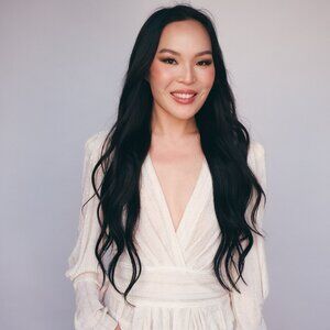 Hi I'm Julia! Make me an offer!